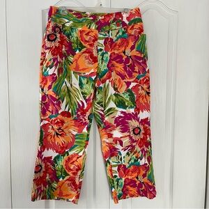 Bandolino Stretch Capri Pants Womens Size 10 Floral Print Cotton Blend. Wide leg